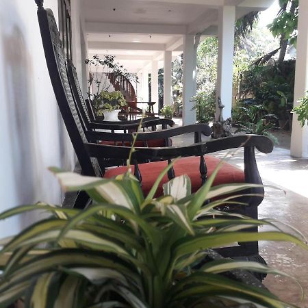 Sea Front Hikkaduwa Apartment ภายนอก รูปภาพ