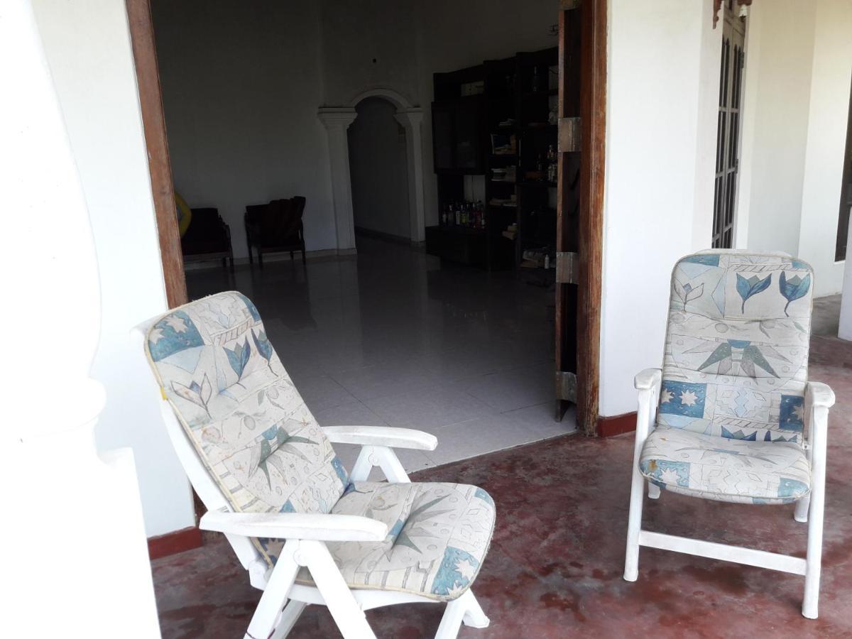 Sea Front Hikkaduwa Apartment ภายนอก รูปภาพ