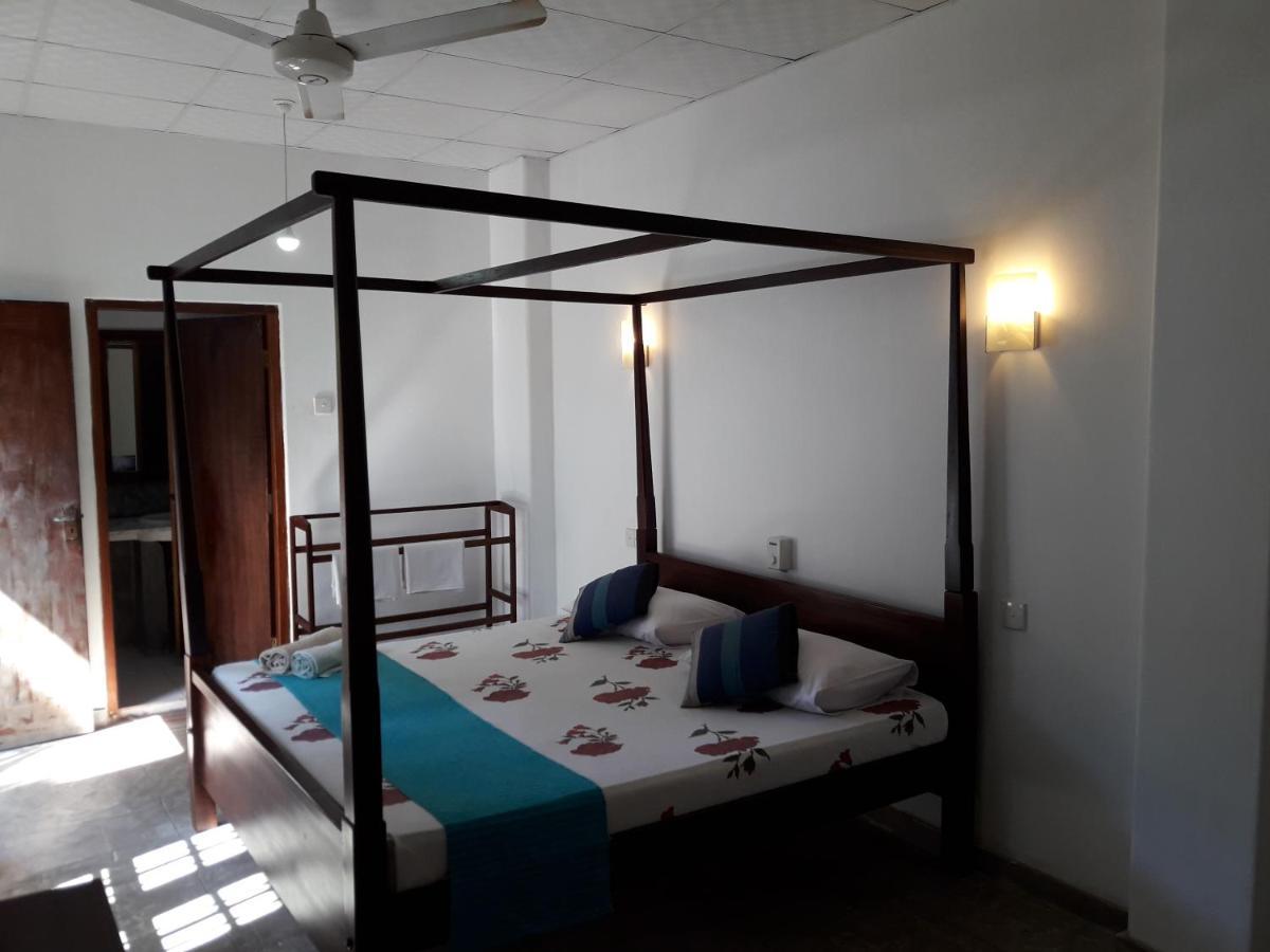 Sea Front Hikkaduwa Apartment ภายนอก รูปภาพ