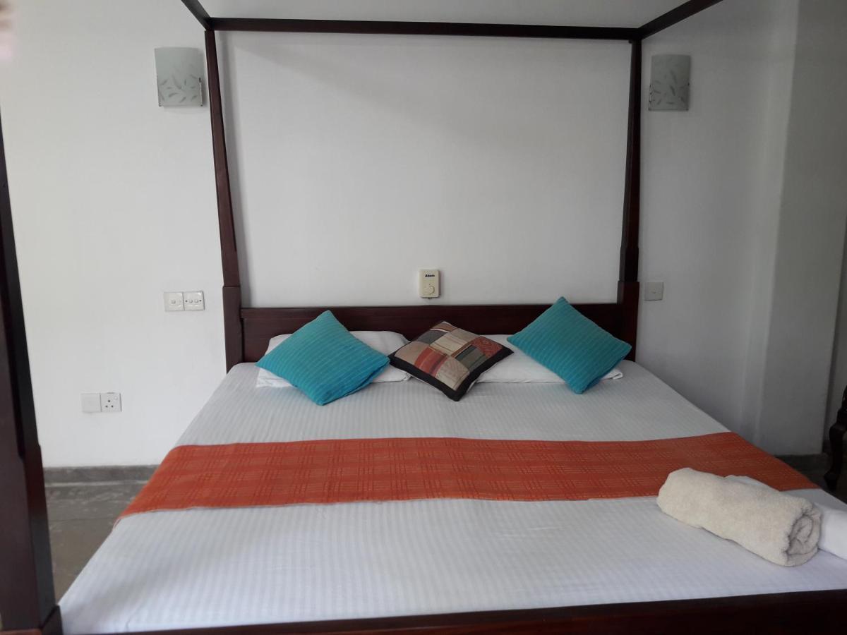 Sea Front Hikkaduwa Apartment ภายนอก รูปภาพ