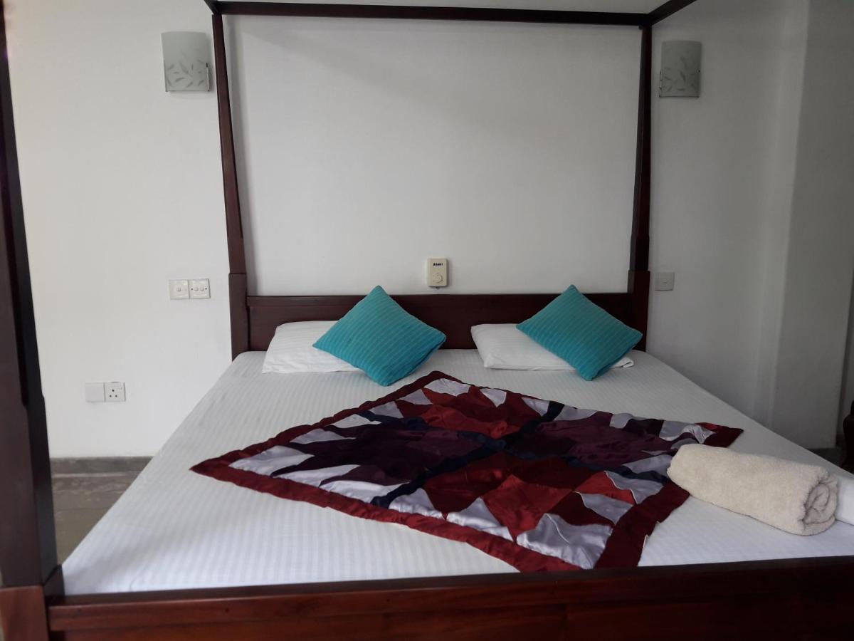 Sea Front Hikkaduwa Apartment ภายนอก รูปภาพ