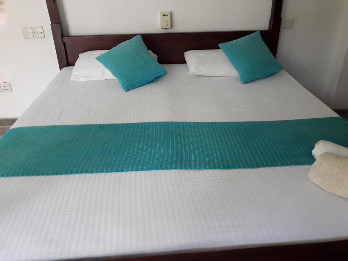 Sea Front Hikkaduwa Apartment ภายนอก รูปภาพ