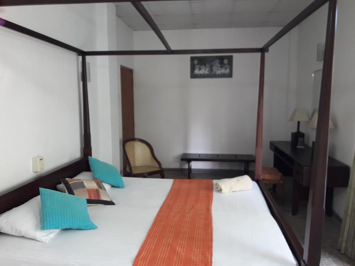 Sea Front Hikkaduwa Apartment ภายนอก รูปภาพ