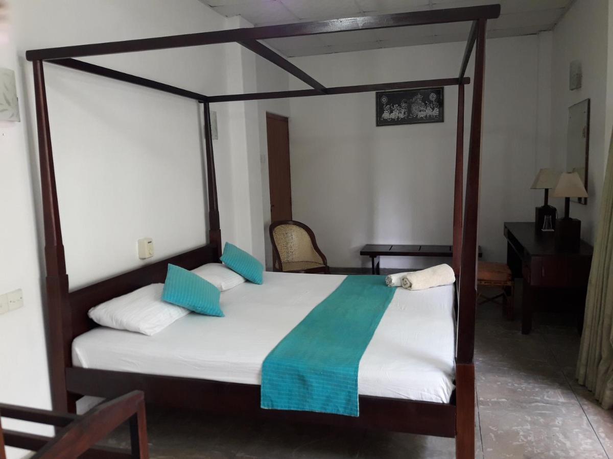 Sea Front Hikkaduwa Apartment ภายนอก รูปภาพ