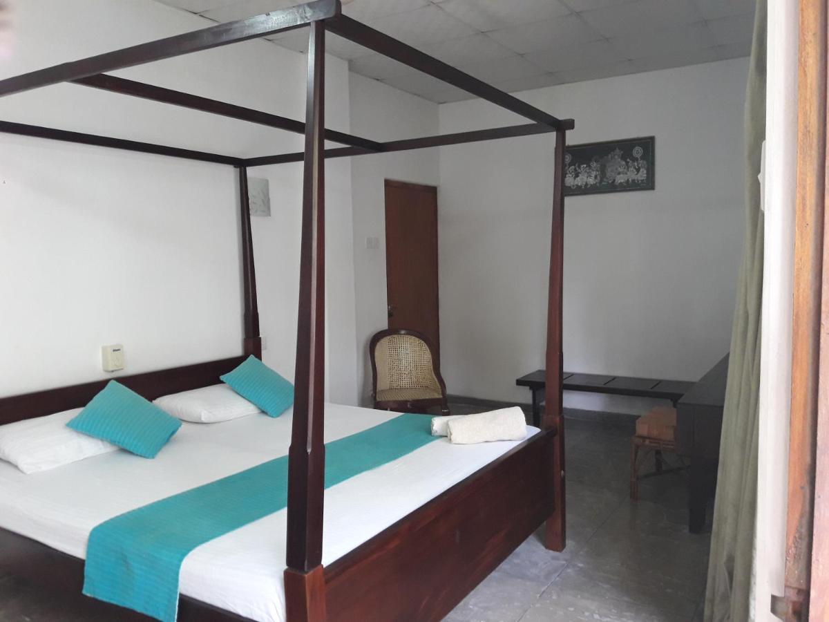 Sea Front Hikkaduwa Apartment ภายนอก รูปภาพ