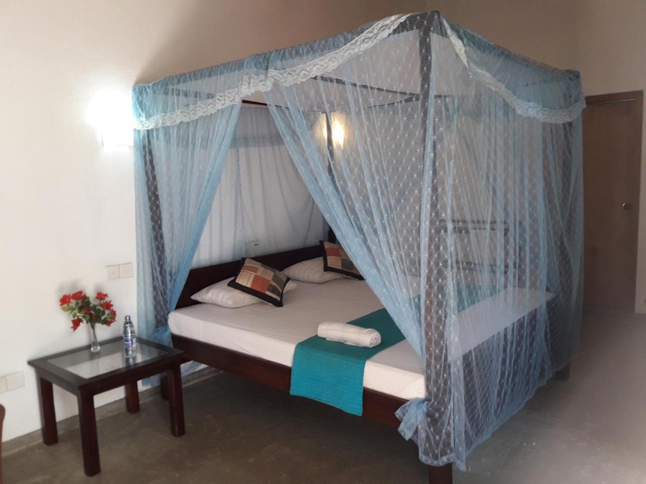 Sea Front Hikkaduwa Apartment ภายนอก รูปภาพ